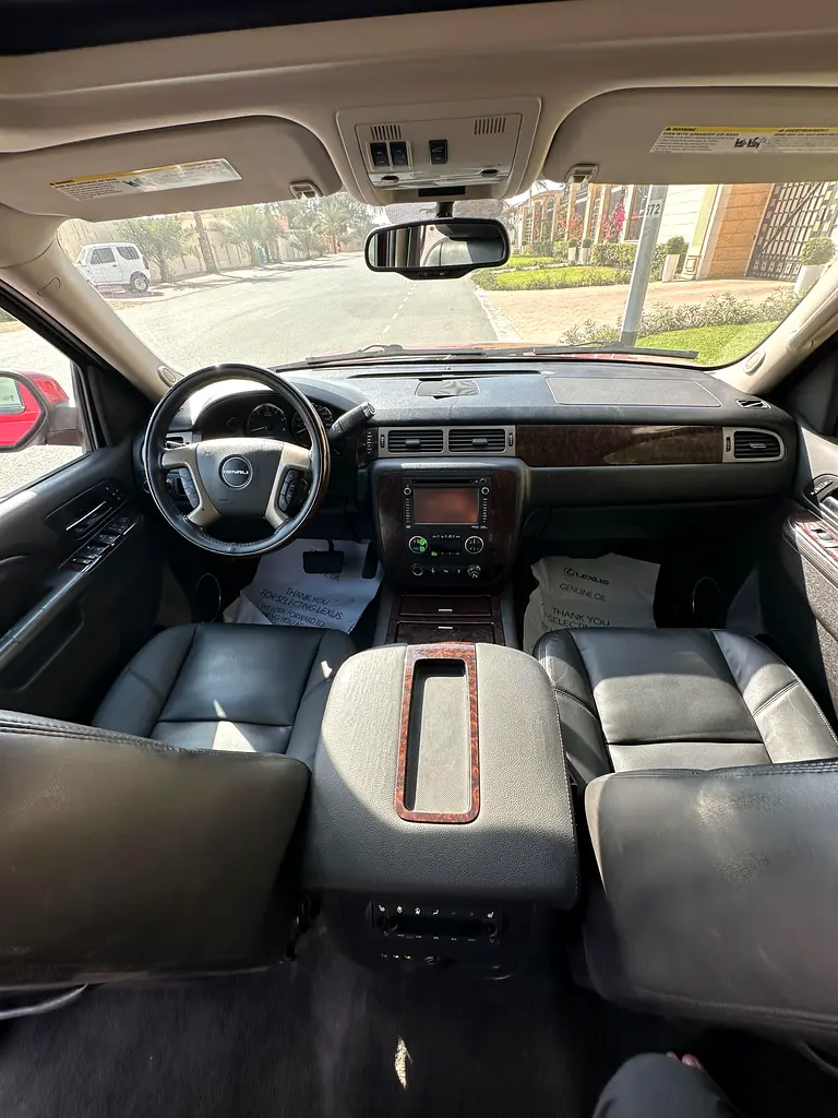 GMC Yukon Denali 2014 - GCC Specs - Perfect Condition - Image 12