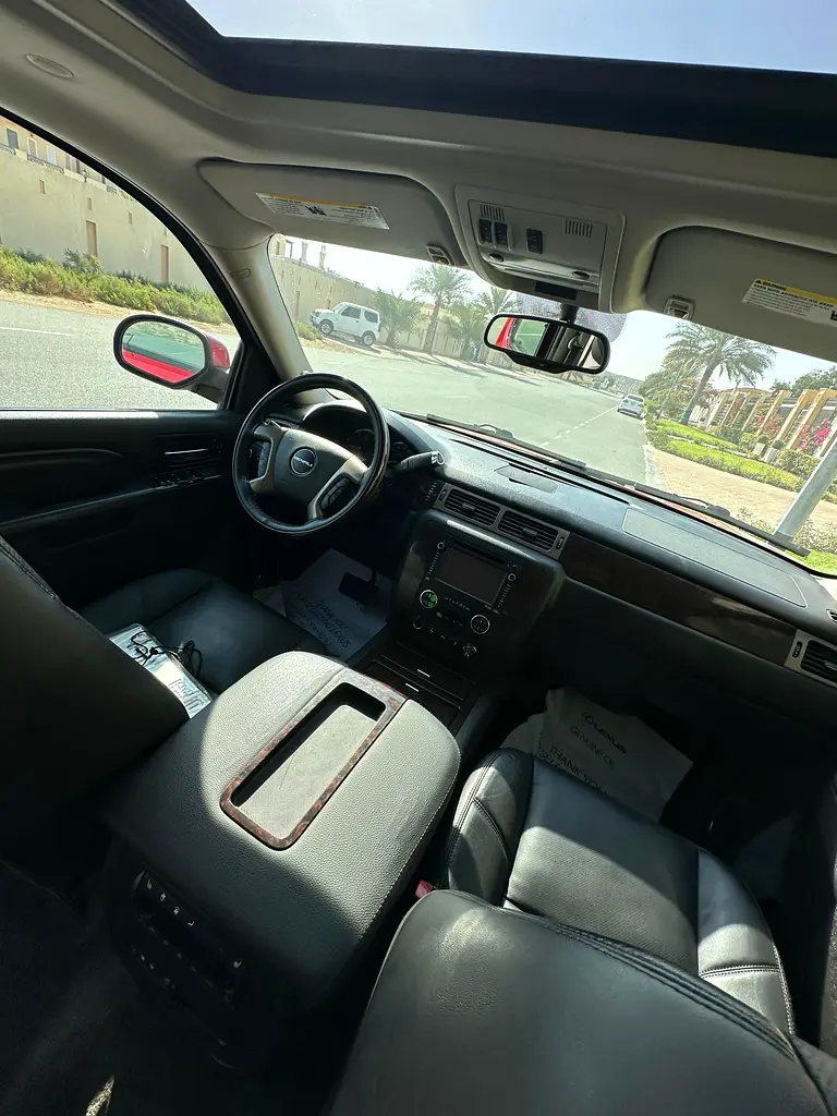 GMC Yukon Denali 2014 - GCC Specs - Perfect Condition - Image 15