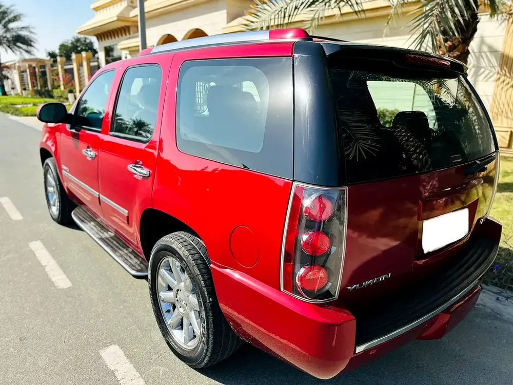 GMC Yukon Denali 2014 - GCC Specs - Perfect Condition - Image 6