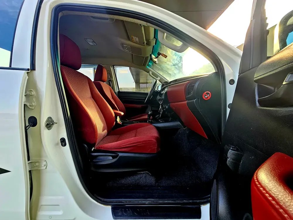 HILUX PATROL/ AUTO GEAR/ WIDE BODY / AUTO WINDOWS / FULL OPTION - Image 10