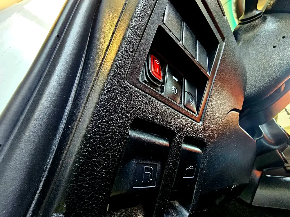 HILUX PATROL/ AUTO GEAR/ WIDE BODY / AUTO WINDOWS / FULL OPTION - Image 17