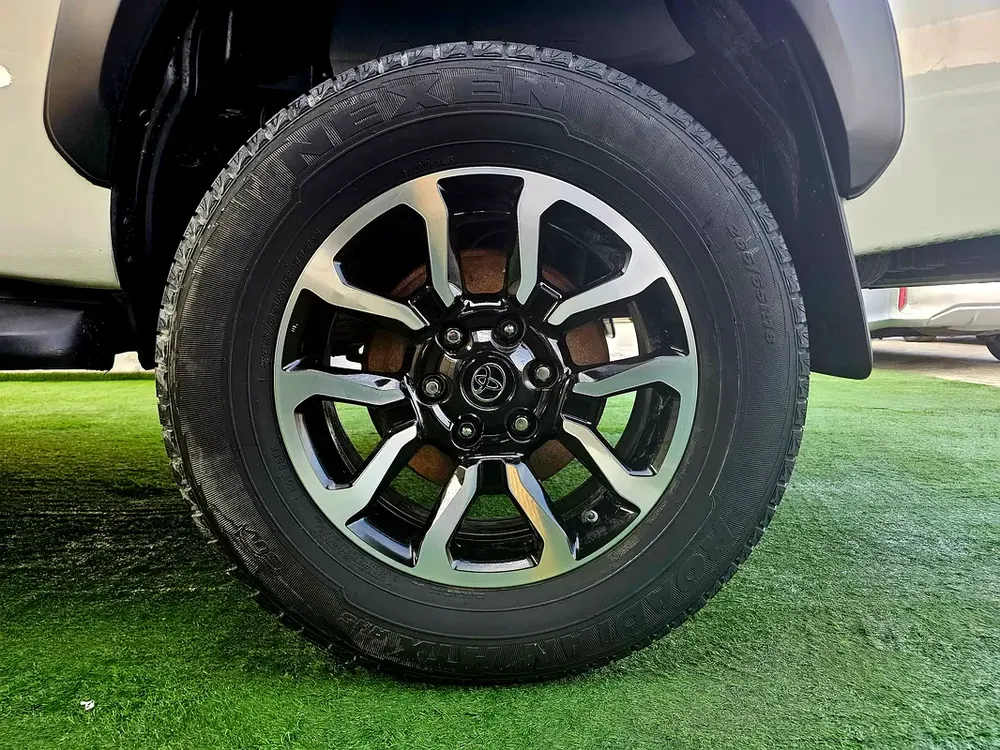HILUX PATROL/ AUTO GEAR/ WIDE BODY / AUTO WINDOWS / FULL OPTION - Image 6