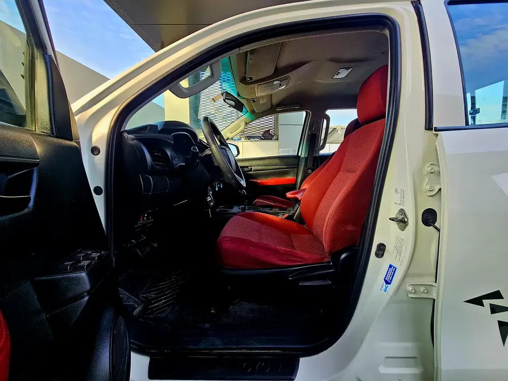 HILUX PATROL/ AUTO GEAR/ WIDE BODY / AUTO WINDOWS / FULL OPTION - Image 9