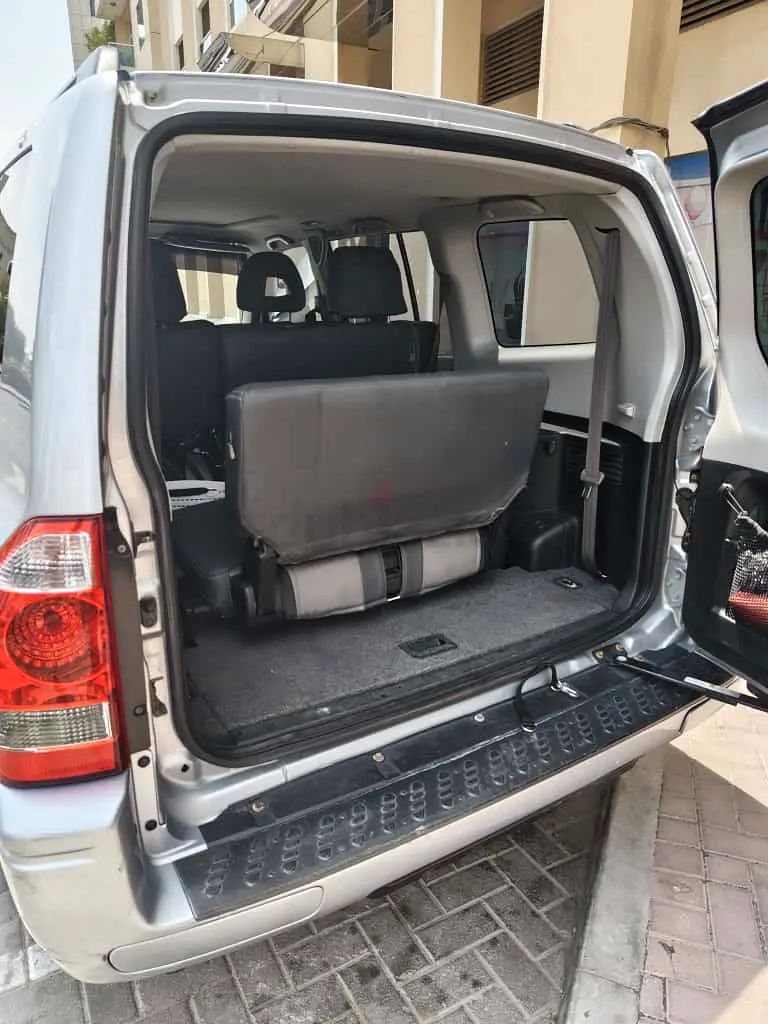 Lady Driven Mitsubishi Pajero - Image 6