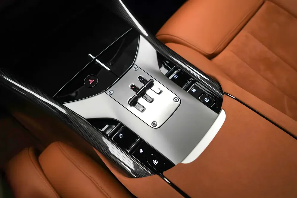 2024 FERRARI PURASANGUE / PANORAMIC ROOF / PASSENGER DISPLAY / SERVICE CONTRACT - Image 10