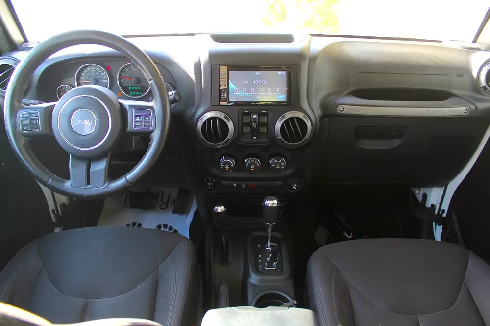 Jeep Wrangler 3.6 Willys Wheeler 2017 - Image 12
