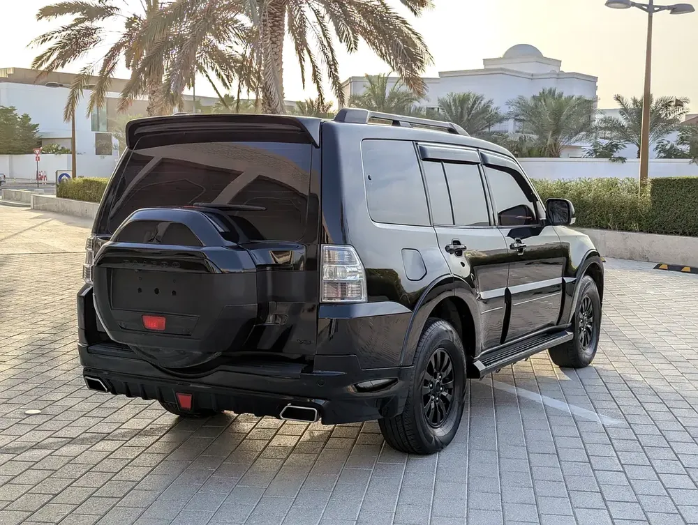 Mitsubishi Pajero GLS MID 2015 - GCC Specs - Reliable SUV - Image 11