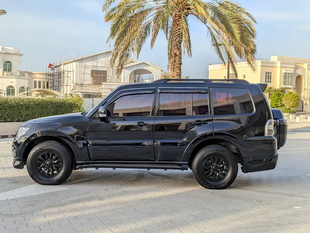 Mitsubishi Pajero GLS MID 2015 - GCC Specs - Reliable SUV - Image 13