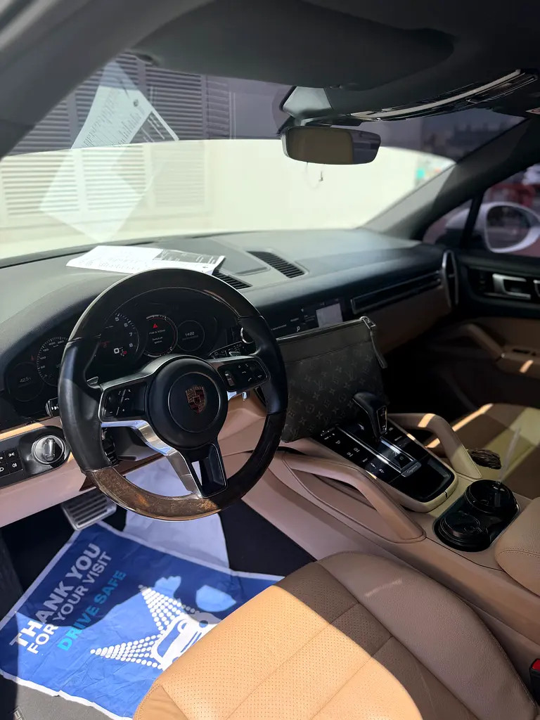 Porsche Cayenne S First Owner Agency Maintained - Image 9