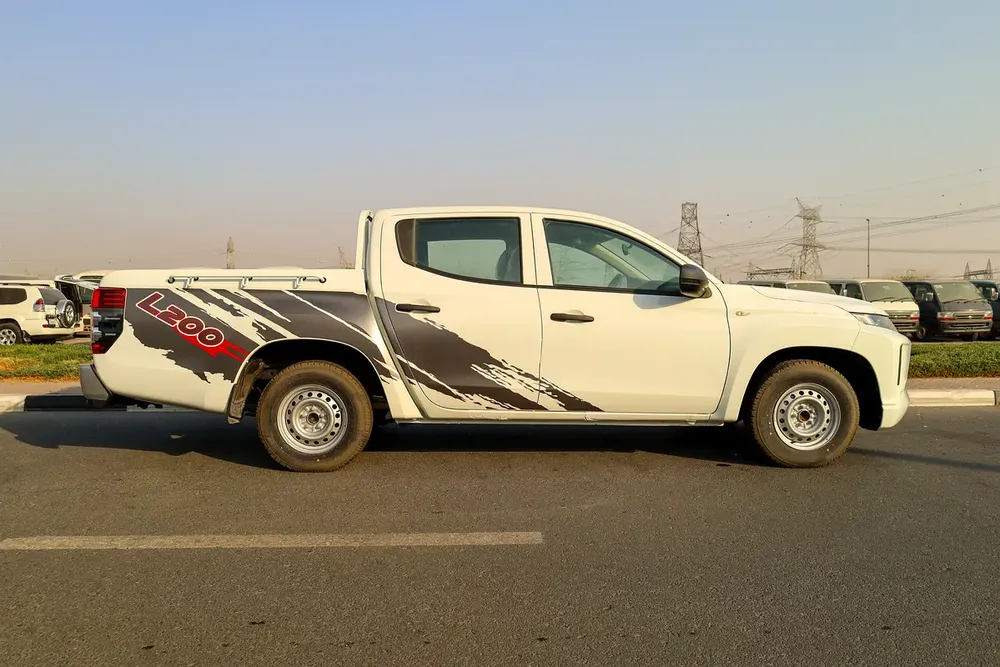 Mitsubishi L200 2.5L DIESEL DCABIN 4x2 GL 5MT - MY2023 - Image 4