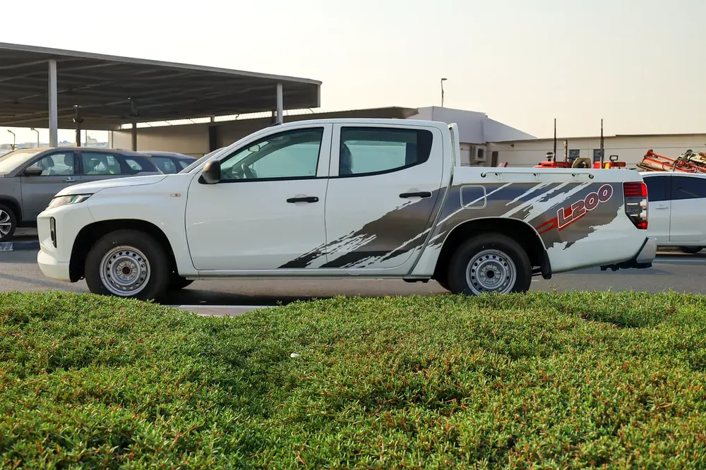 Mitsubishi L200 2.5L DIESEL DCABIN 4x2 GL 5MT - MY2023 - Image 5