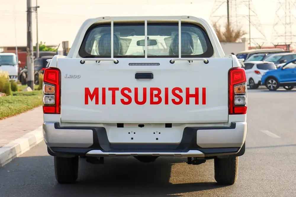 Mitsubishi L200 2.5L DIESEL DCABIN 4x2 GL 5MT - MY2023 - Image 7