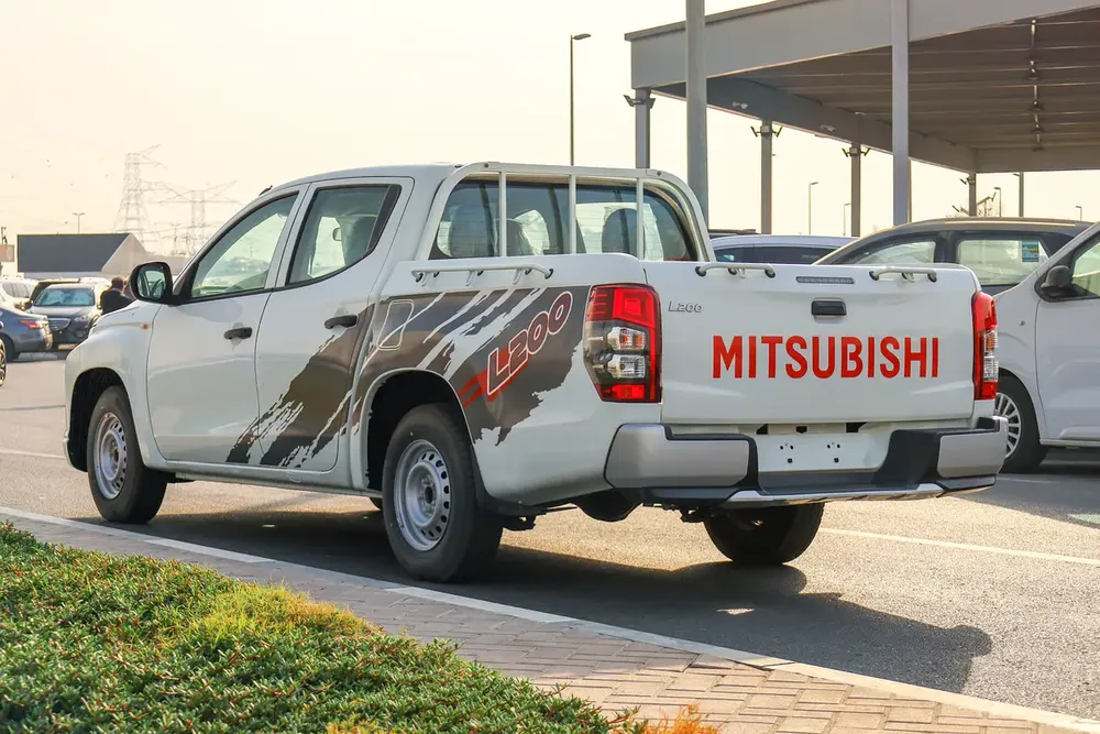 Mitsubishi L200 2.5L DIESEL DCABIN 4x2 GL 5MT - MY2023 - Image 8