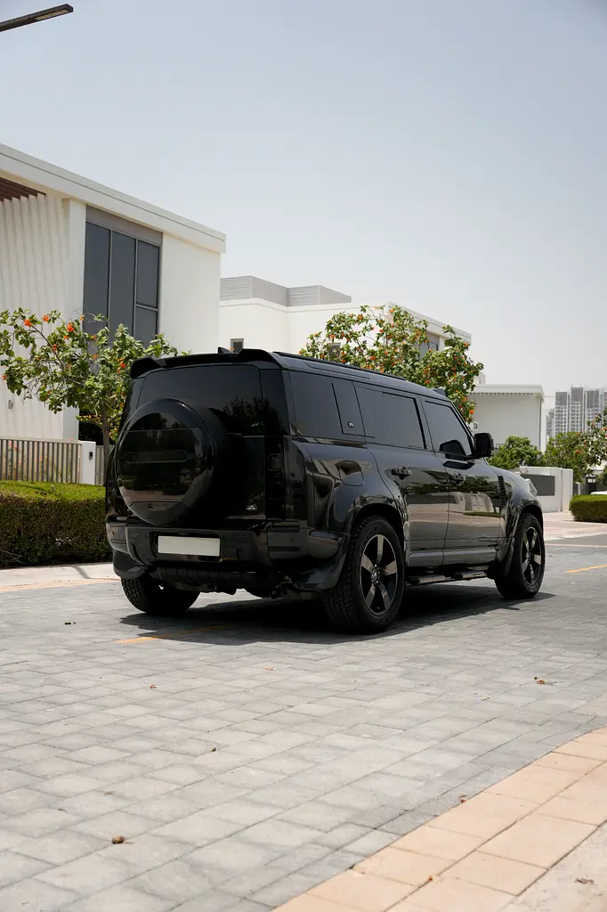 2022 Defender 110 HSE (P400) | 7 Seater | GCC | Carpathian Grey | Full Service History | Warranty - Image 12