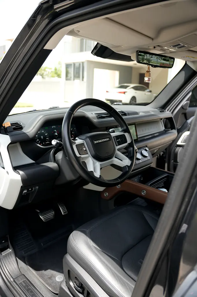2022 Defender 110 HSE (P400) | 7 Seater | GCC | Carpathian Grey | Full Service History | Warranty - Image 13