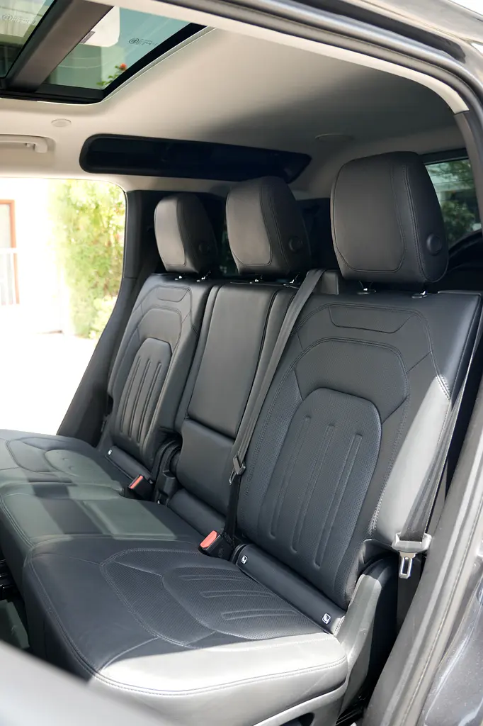 2022 Defender 110 HSE (P400) | 7 Seater | GCC | Carpathian Grey | Full Service History | Warranty - Image 20