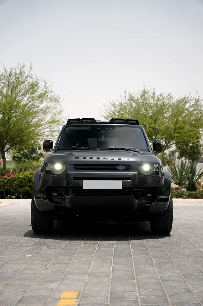 2022 Defender 110 HSE (P400) | 7 Seater | GCC | Carpathian Grey | Full Service History | Warranty - Image 6