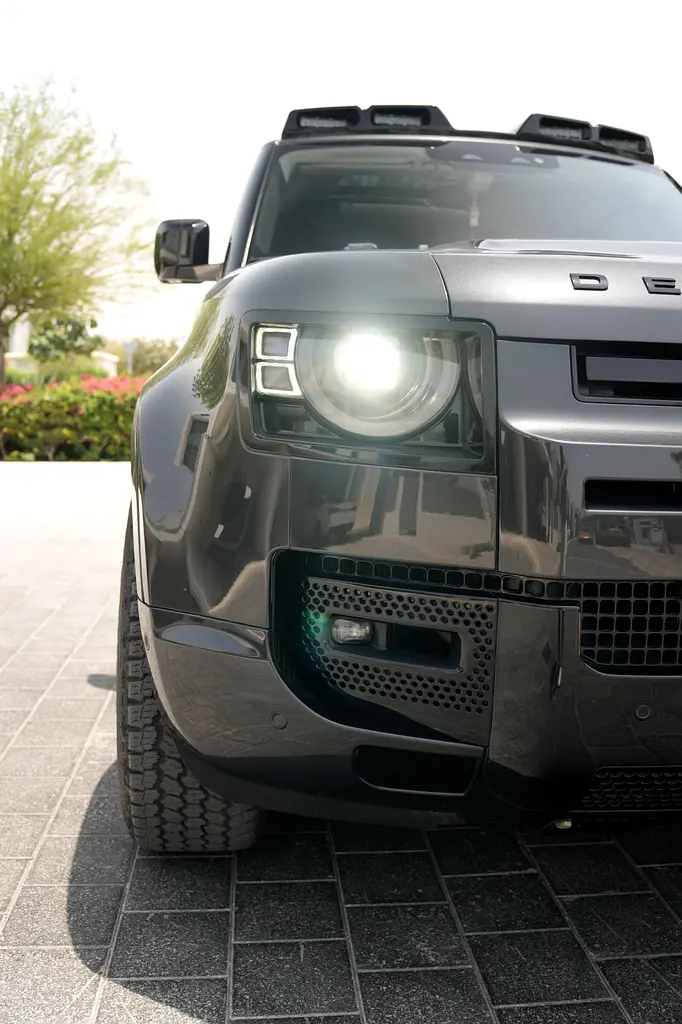 2022 Defender 110 HSE (P400) | 7 Seater | GCC | Carpathian Grey | Full Service History | Warranty - Image 7