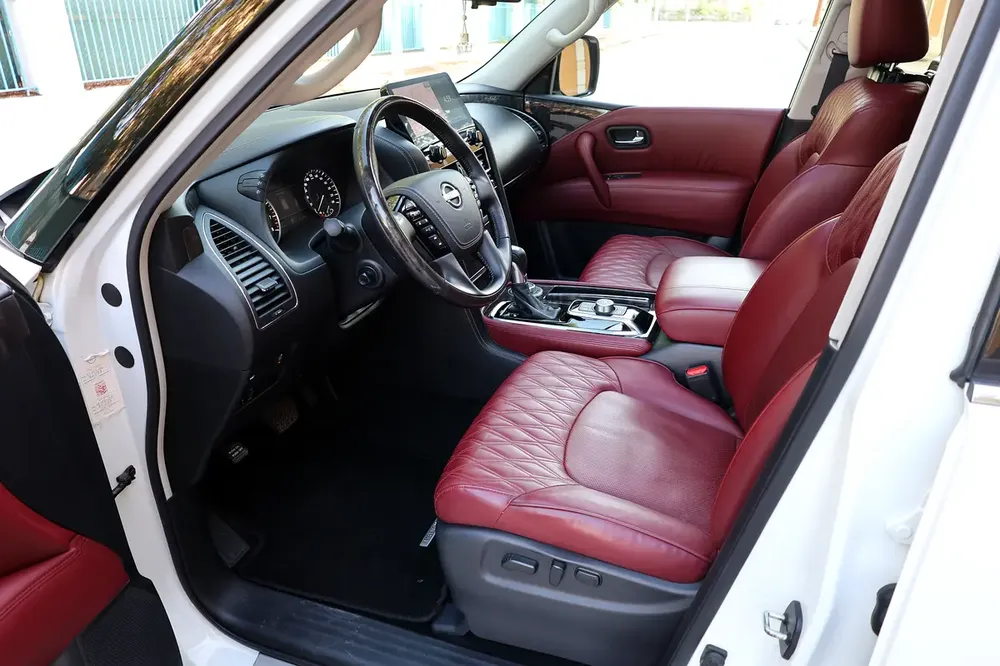 PATROL V6 SE PLATINUM - GCC SPECS - PPF - WARRANTY AND SERVICE - ACCIDENT FREE - - Image 12