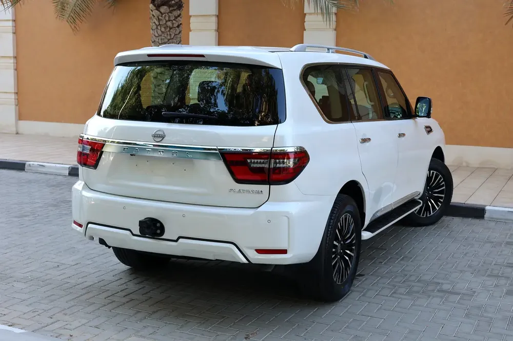 PATROL V6 SE PLATINUM - GCC SPECS - PPF - WARRANTY AND SERVICE - ACCIDENT FREE - - Image 6