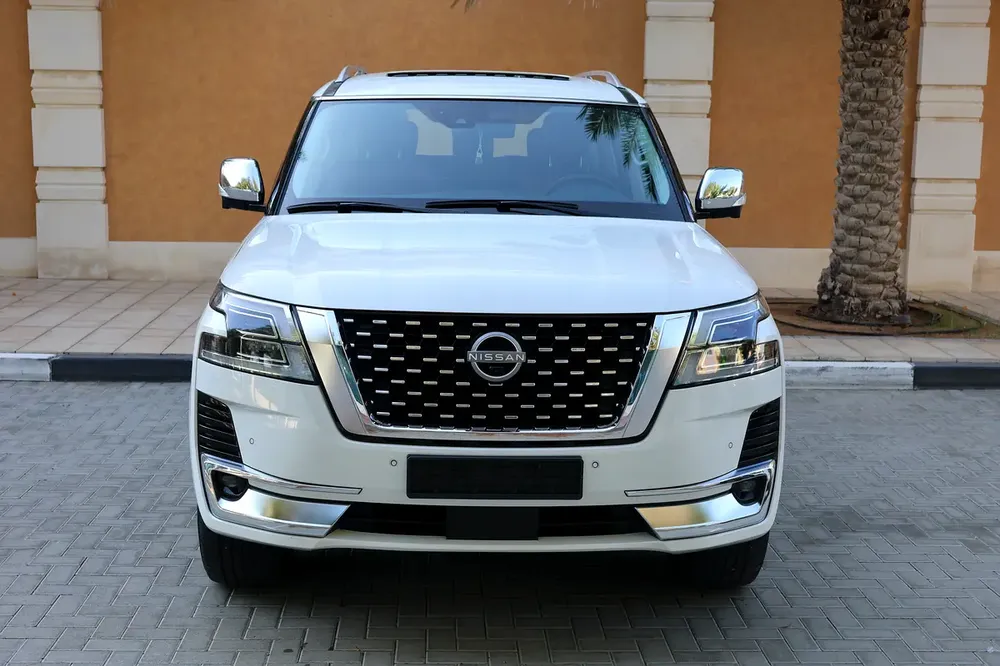 PATROL V6 SE PLATINUM - GCC SPECS - PPF - WARRANTY AND SERVICE - ACCIDENT FREE - - Image 7