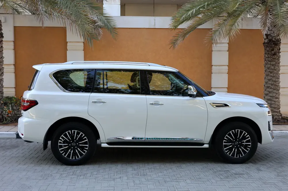 PATROL V6 SE PLATINUM - GCC SPECS - PPF - WARRANTY AND SERVICE - ACCIDENT FREE - - Image 9