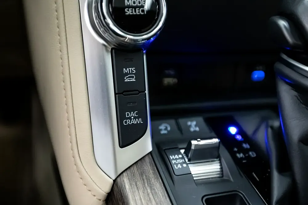 2024 Toyota Land Cruiser VXR - TWINN TURBO - GCC Specs - AS Brand New -WARRANTY - SERVICE -ONE OWNER - Image 12