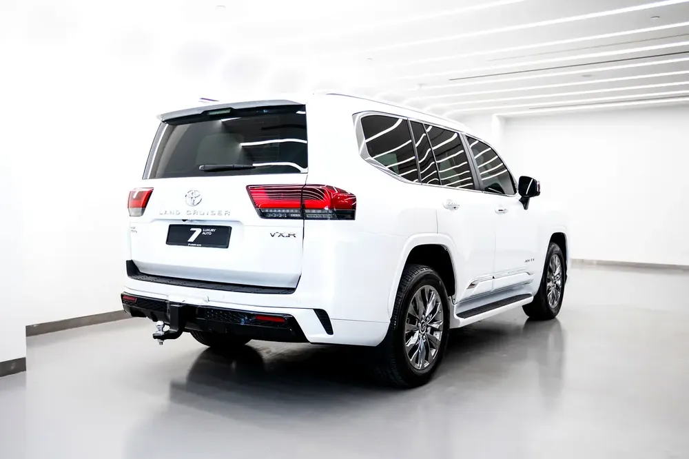 2024 Toyota Land Cruiser VXR - TWINN TURBO - GCC Specs - AS Brand New -WARRANTY - SERVICE -ONE OWNER - Image 5