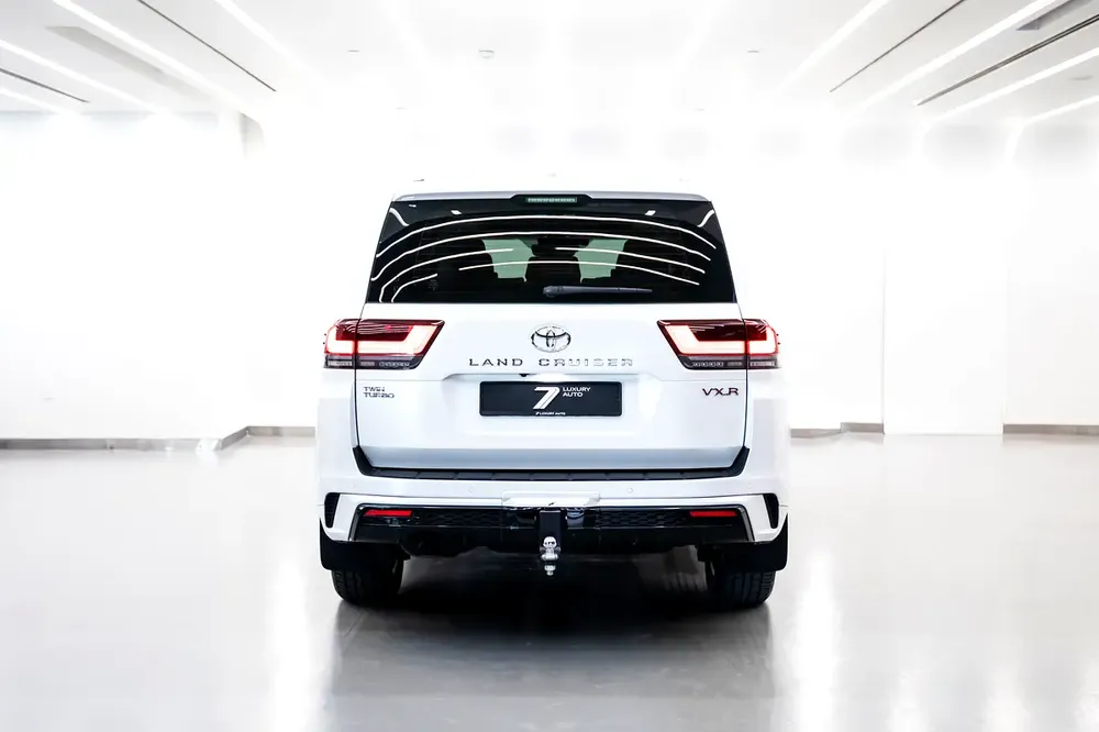 2024 Toyota Land Cruiser VXR - TWINN TURBO - GCC Specs - AS Brand New -WARRANTY - SERVICE -ONE OWNER - Image 6