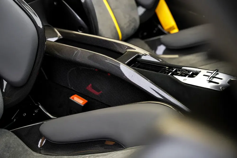 SF90 SPIDER ASSETTO FIORANO | FULL CARBON INTERIOR AND EXTERIOR | SERVICE SEP 2029 - Image 18