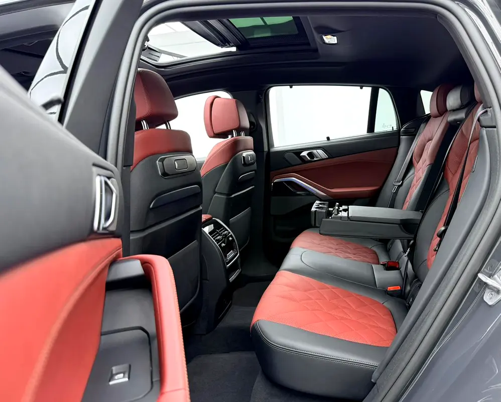 2025 BMW X6 xDrive40i M-Sport, 2030 BMW Warranty + Service Pack, Full BMW Service History, GCC - Image 17