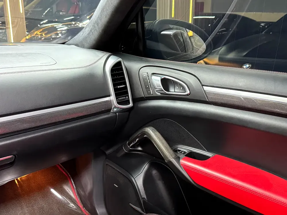 Porsche Cayenne Turbo 2013 | GCC Specs | Low Mileage | High Option - Image 11