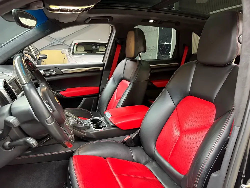 Porsche Cayenne Turbo 2013 | GCC Specs | Low Mileage | High Option - Image 12