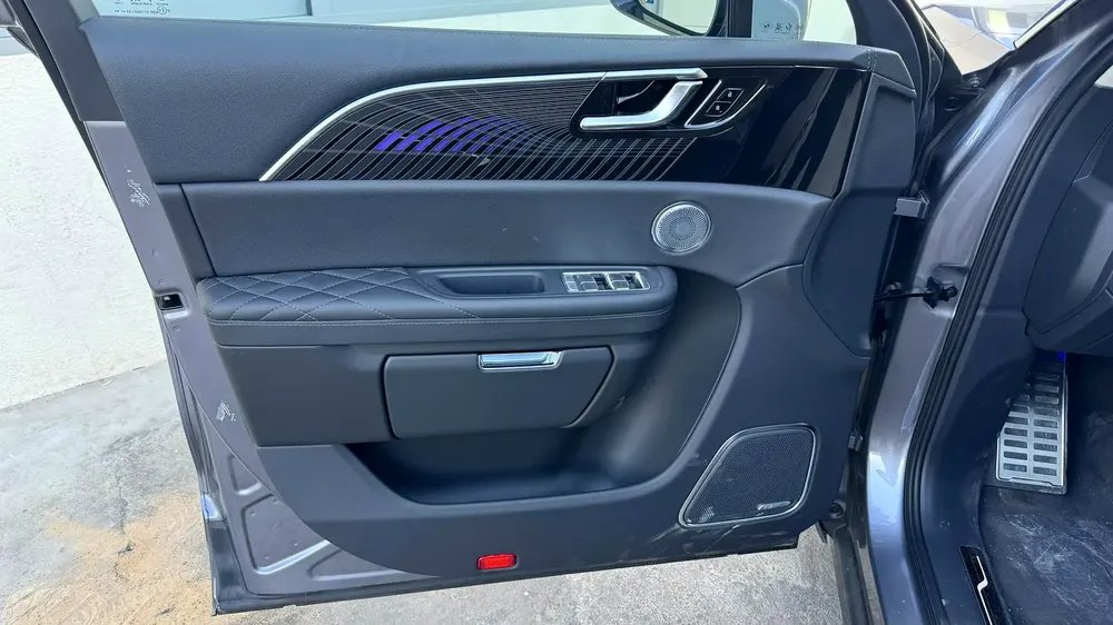 Hongqi E-Hs9 Flagship 6 VIP Seats Brand New 2023 model - Image 10