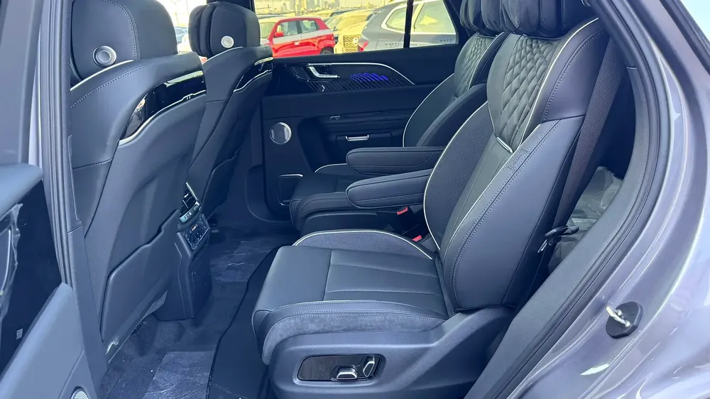 Hongqi E-Hs9 Flagship 6 VIP Seats Brand New 2023 model - Image 13