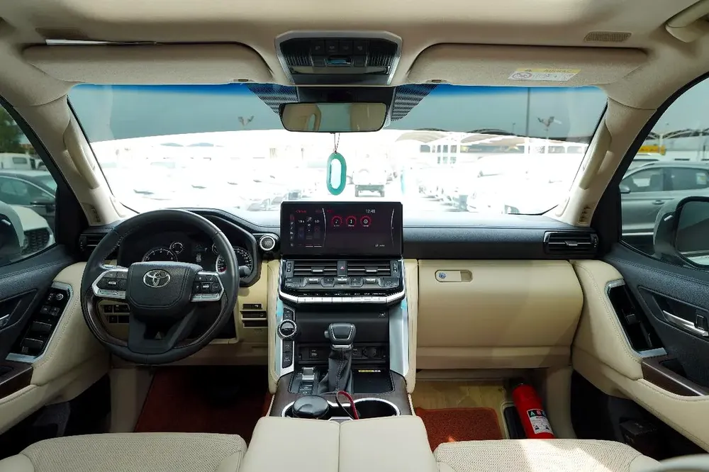 Toyota Land Cruiser GXR 2022 - 3.5 Ltr 409tt - GCC Specs - Al Futtaim Warranty -Pristine Condition - Image 15