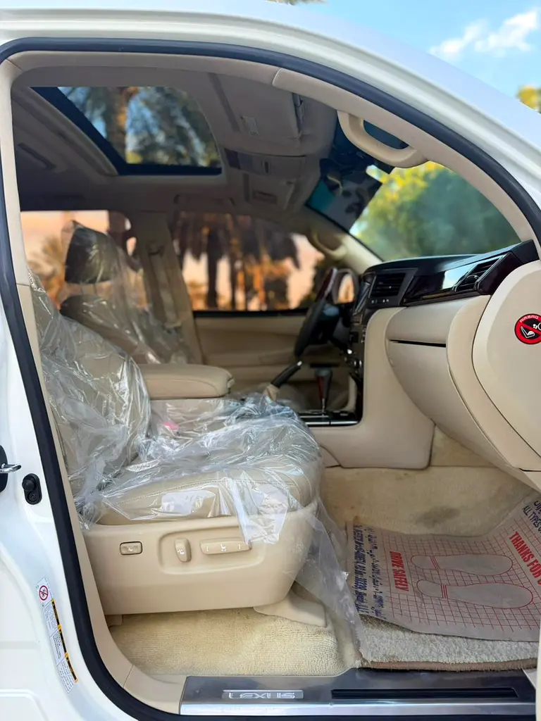 Lexus LX 570 Luxury 2010 GCC Specs - Pristine Condition - Image 10