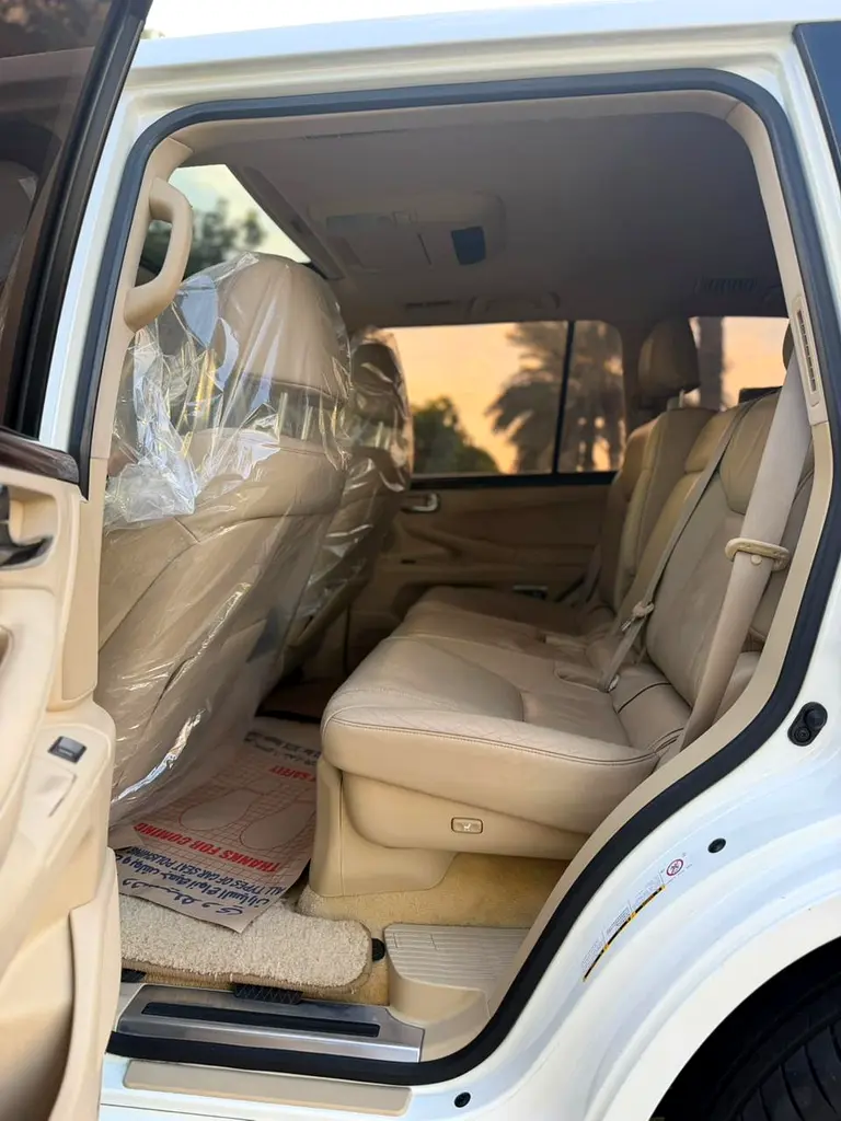 Lexus LX 570 Luxury 2010 GCC Specs - Pristine Condition - Image 15
