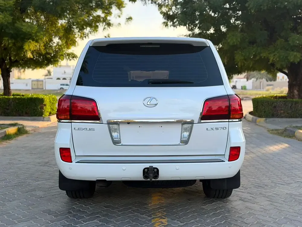Lexus LX 570 Luxury 2010 GCC Specs - Pristine Condition - Image 4