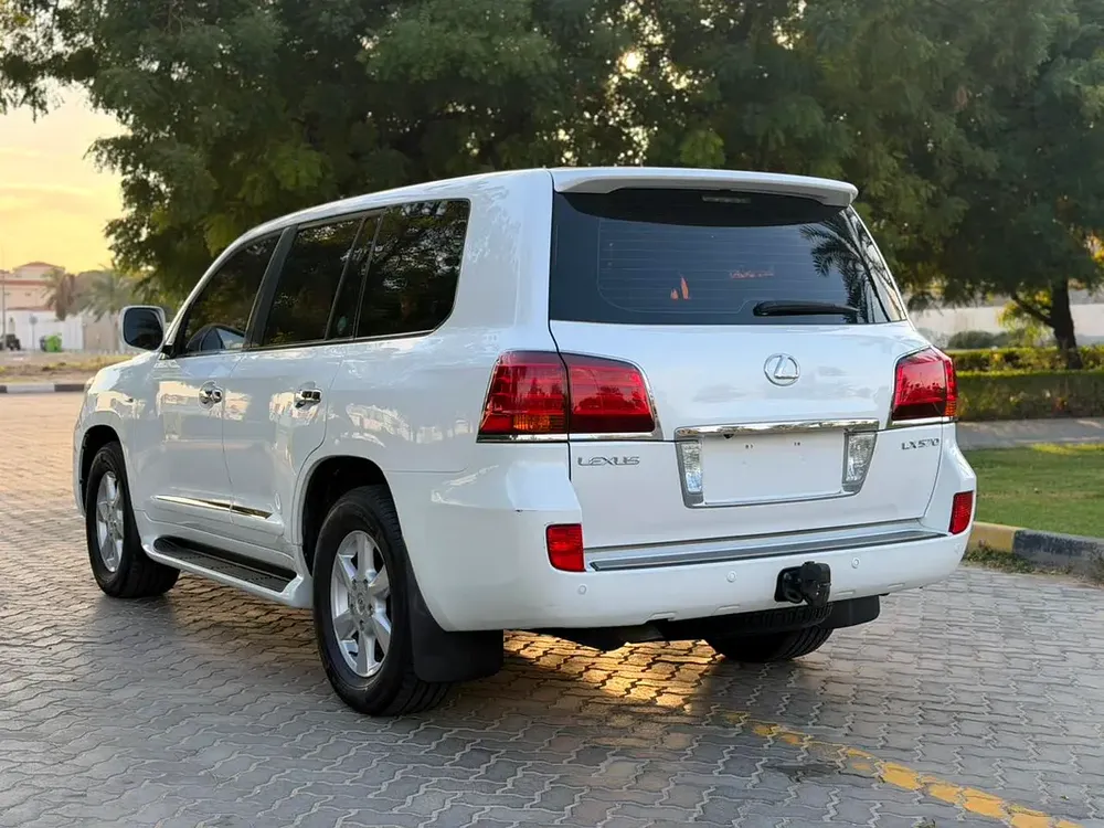 Lexus LX 570 Luxury 2010 GCC Specs - Pristine Condition - Image 5