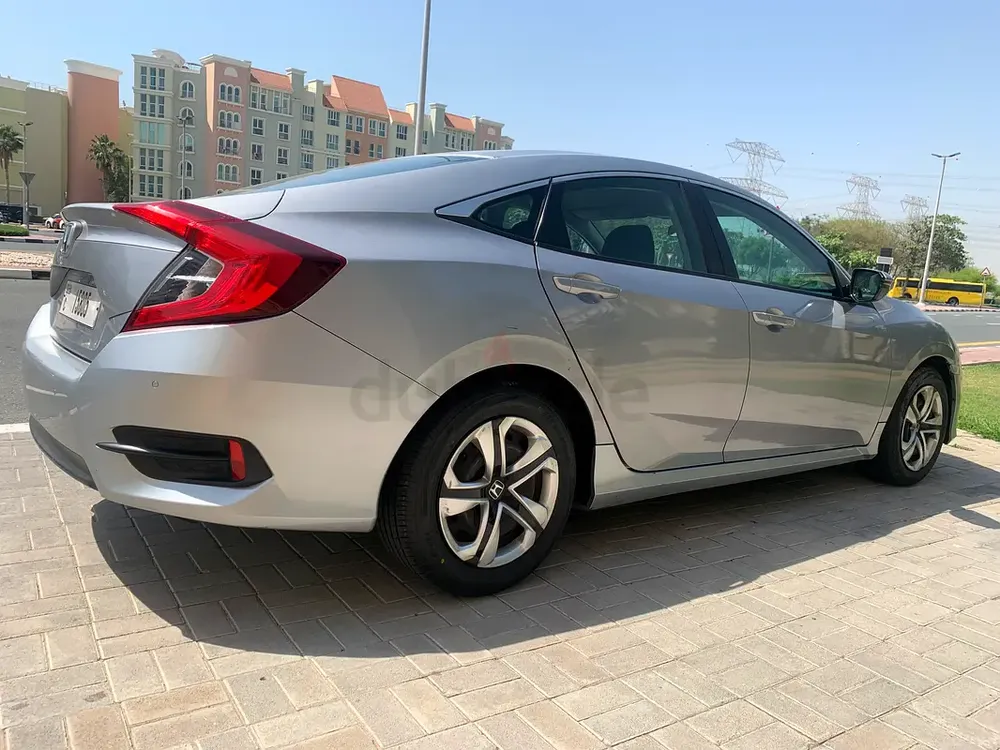 Honda Civic 2.0 EX 2016 Model GCC Specs In Perfect Condition - Image 5