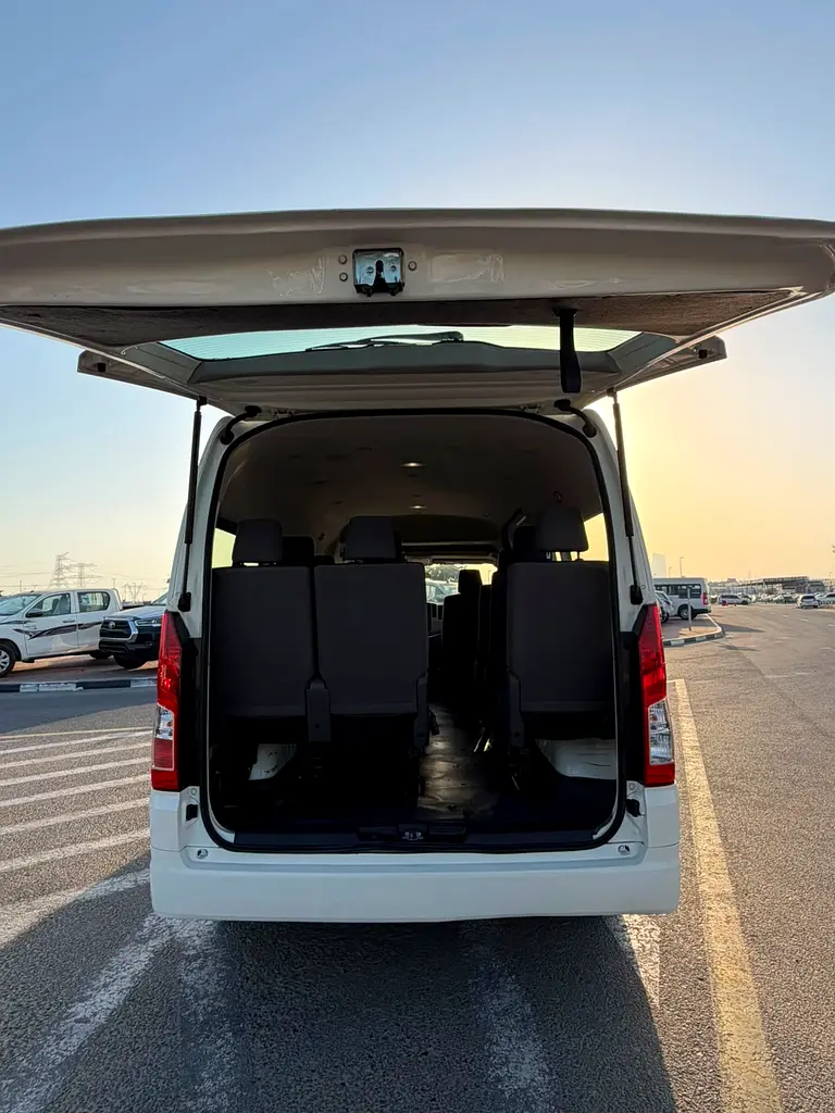 2020 Toyota Hiace 3.5L V6 GCC- Passenger - Patrol - Manual - 13 Seater - No Accident - Image 18
