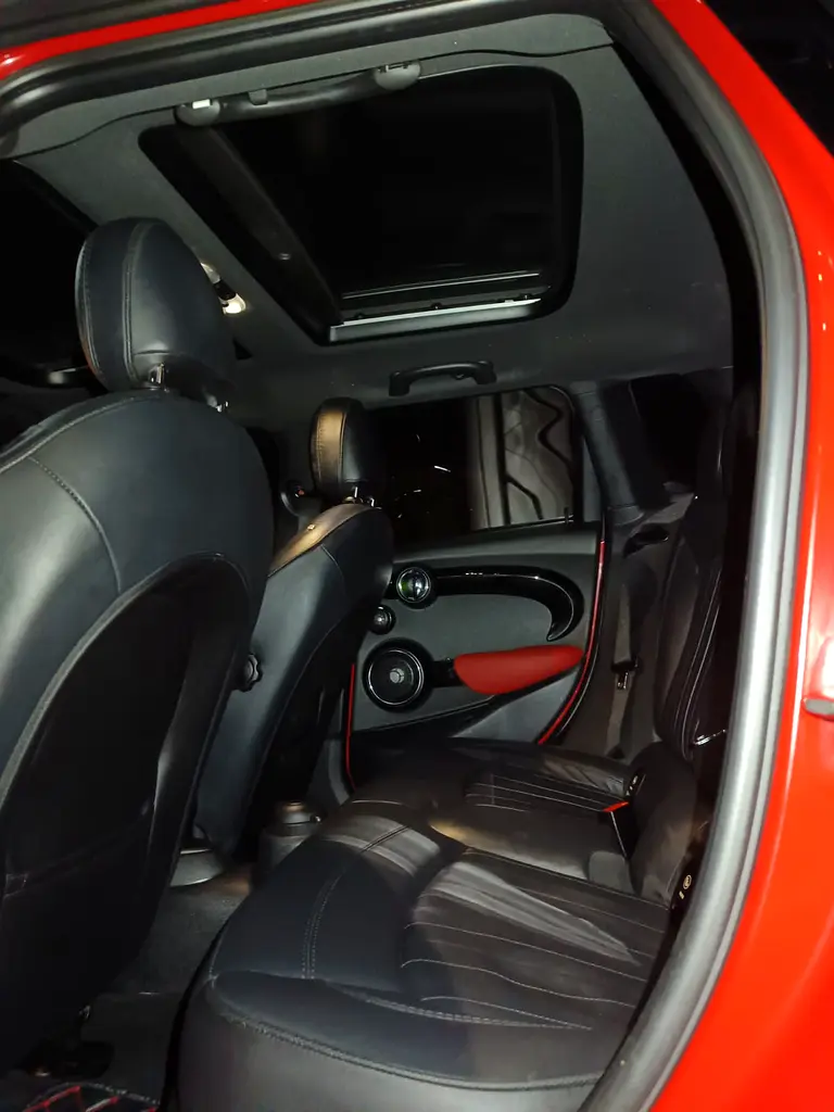 2020 MINI Cooper S JCW - GCC Specs - Excellent Condition - Image 10