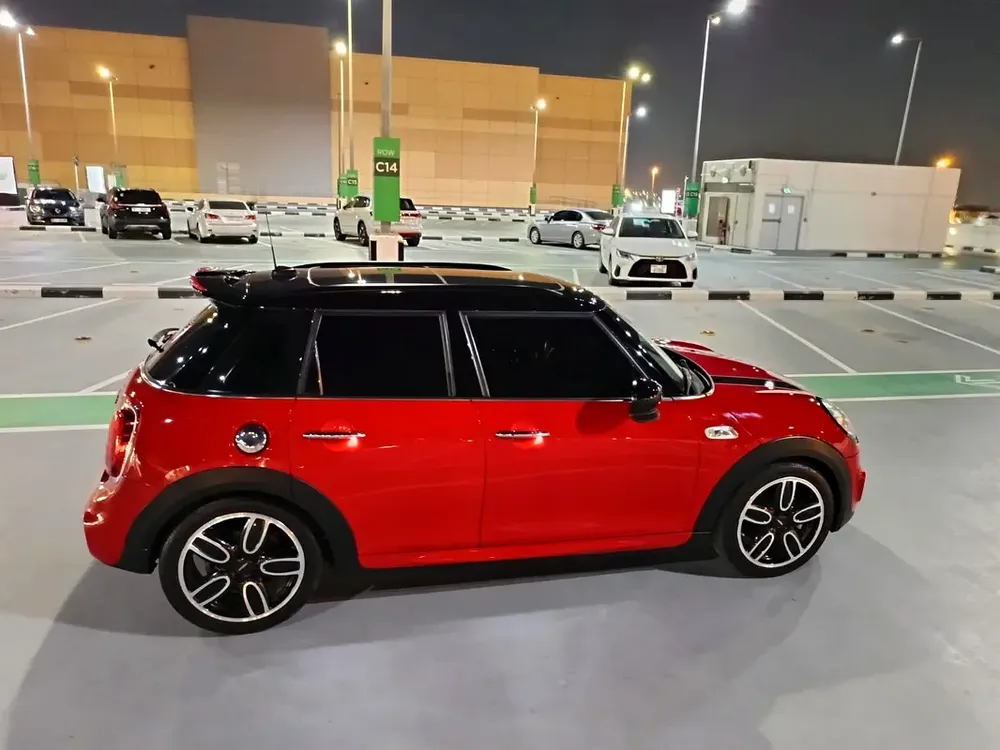 2020 MINI Cooper S JCW - GCC Specs - Excellent Condition - Image 5