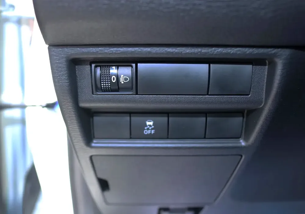 Mitsubishi L200 2026 MT Petrol GCC Specs Brand New - Image 15