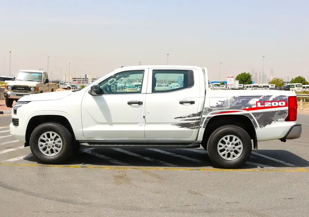 Mitsubishi L200 2026 MT Petrol GCC Specs Brand New - Image 5