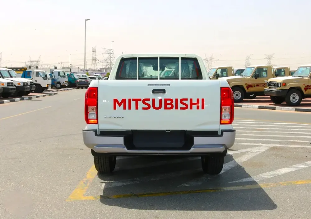 Mitsubishi L200 2026 MT Petrol GCC Specs Brand New - Image 6