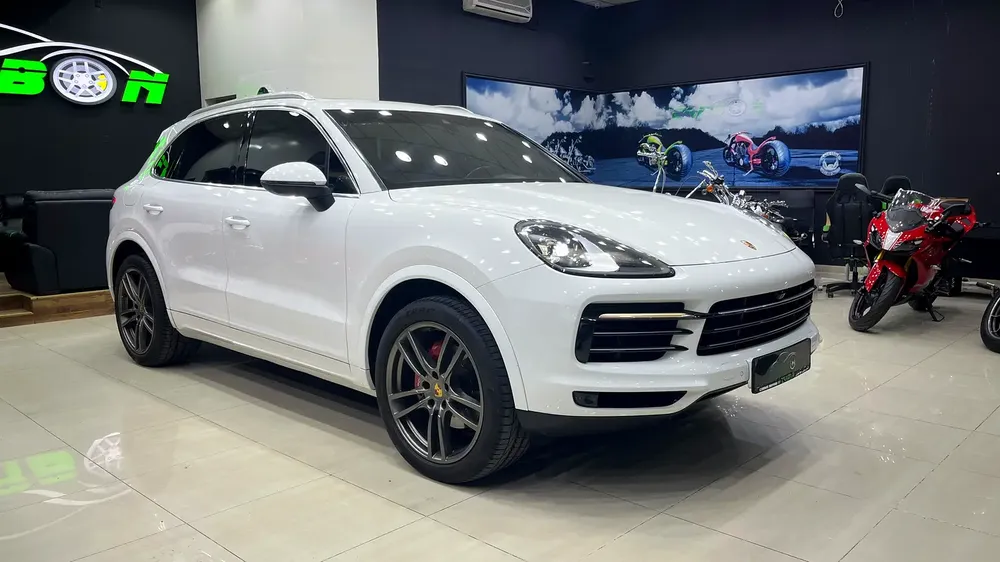 Porsche Cayenne 2018 Standard GCC Specs Full service history Original paint - Image 4