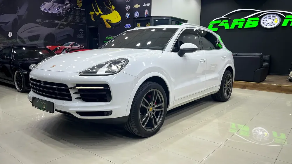 Porsche Cayenne 2018 Standard GCC Specs Full service history Original paint - Image 5