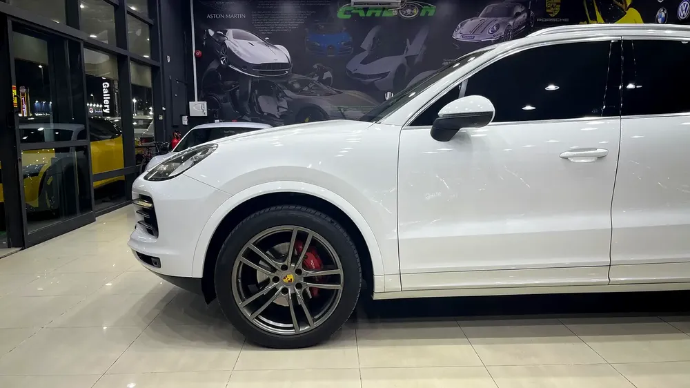 Porsche Cayenne 2018 Standard GCC Specs Full service history Original paint - Image 6